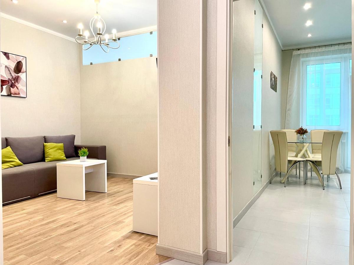 Navit Luxury Apartments With Breakfast Near The Railway Station, The City Center And The Park Kijev Kültér fotó