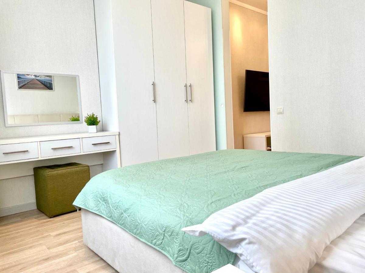 Navit Luxury Apartments With Breakfast Near The Railway Station, The City Center And The Park Kijev Kültér fotó
