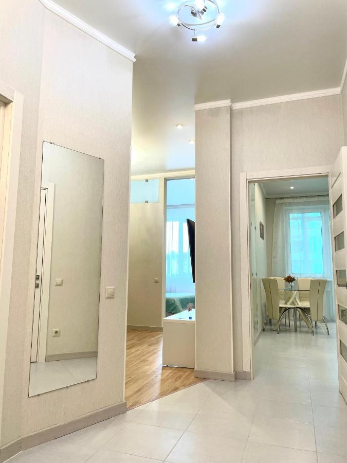 Navit Luxury Apartments With Breakfast Near The Railway Station, The City Center And The Park Kijev Kültér fotó