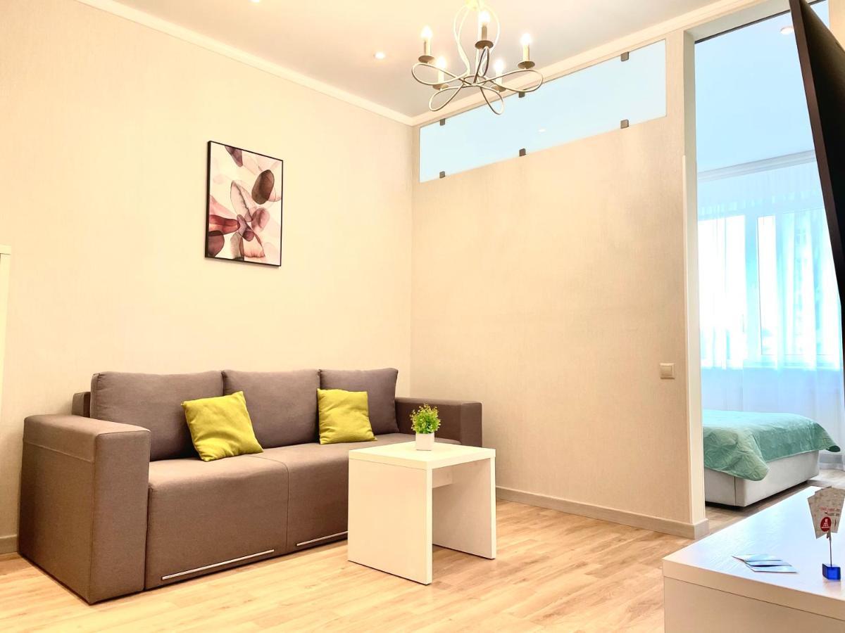 Navit Luxury Apartments With Breakfast Near The Railway Station, The City Center And The Park Kijev Kültér fotó