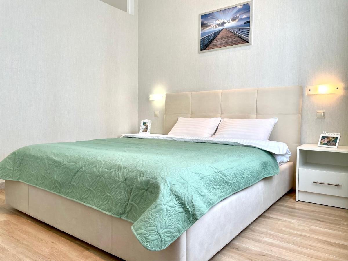 Navit Luxury Apartments With Breakfast Near The Railway Station, The City Center And The Park Kijev Kültér fotó