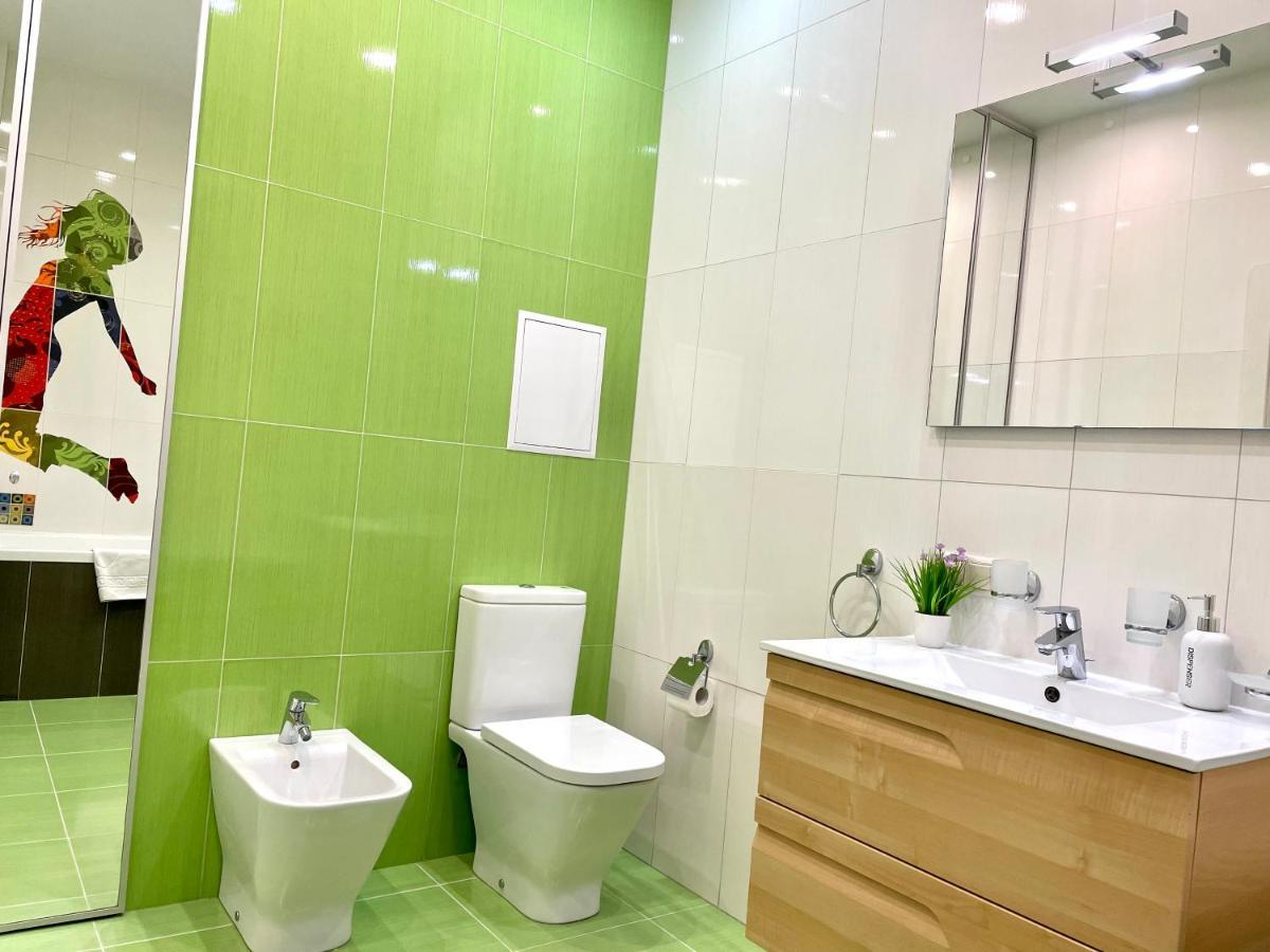 Navit Luxury Apartments With Breakfast Near The Railway Station, The City Center And The Park Kijev Kültér fotó
