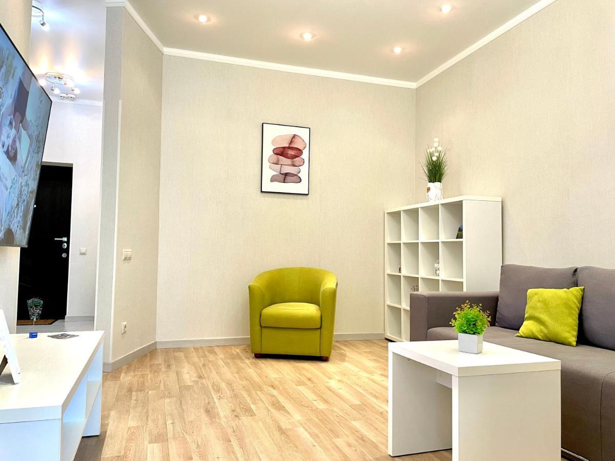 Navit Luxury Apartments With Breakfast Near The Railway Station, The City Center And The Park Kijev Kültér fotó