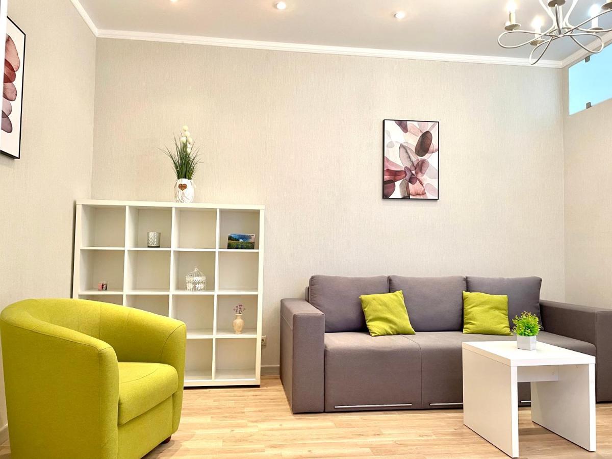 Navit Luxury Apartments With Breakfast Near The Railway Station, The City Center And The Park Kijev Kültér fotó