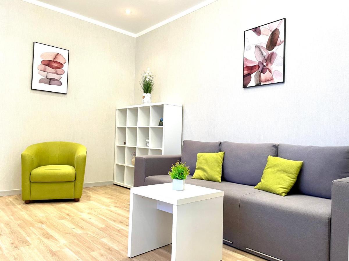 Navit Luxury Apartments With Breakfast Near The Railway Station, The City Center And The Park Kijev Kültér fotó