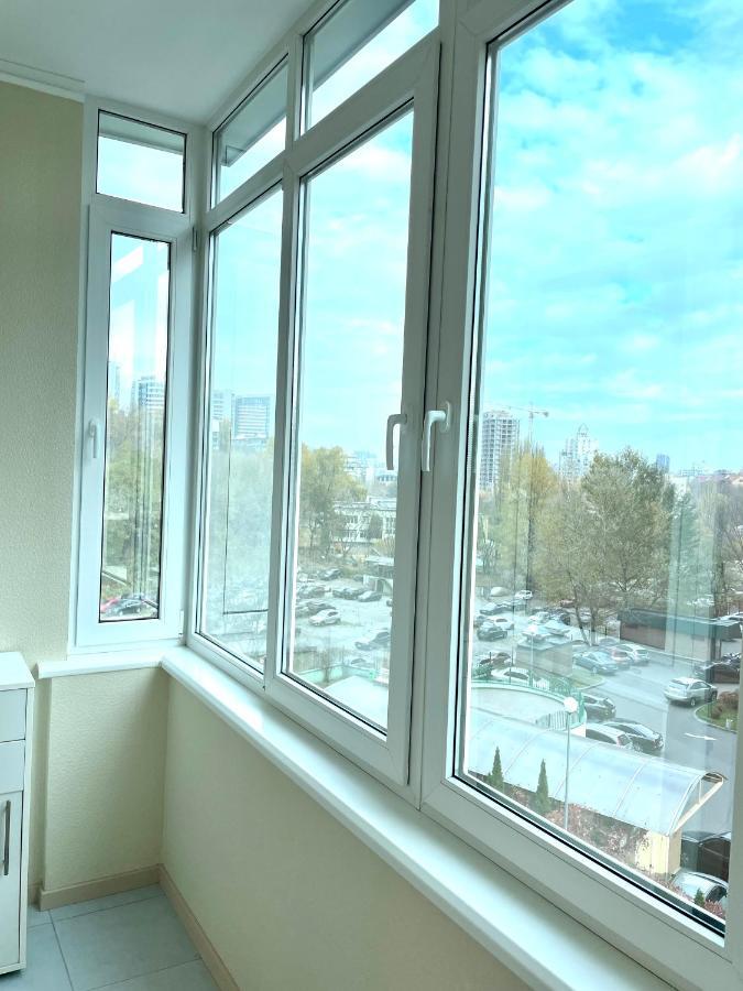 Navit Luxury Apartments With Breakfast Near The Railway Station, The City Center And The Park Kijev Kültér fotó