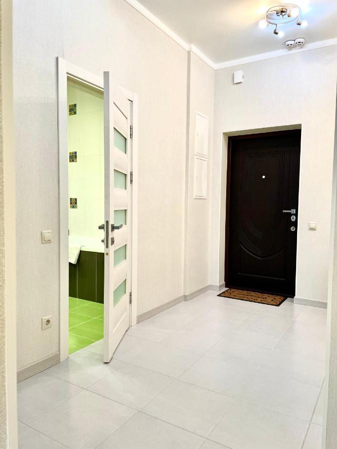 Navit Luxury Apartments With Breakfast Near The Railway Station, The City Center And The Park Kijev Kültér fotó