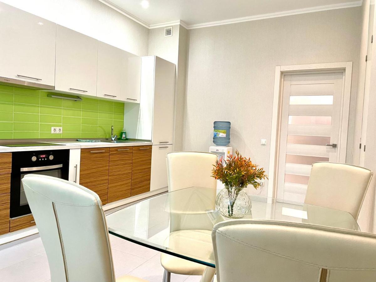 Navit Luxury Apartments With Breakfast Near The Railway Station, The City Center And The Park Kijev Kültér fotó