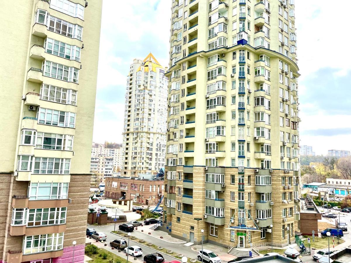 Navit Luxury Apartments With Breakfast Near The Railway Station, The City Center And The Park Kijev Kültér fotó