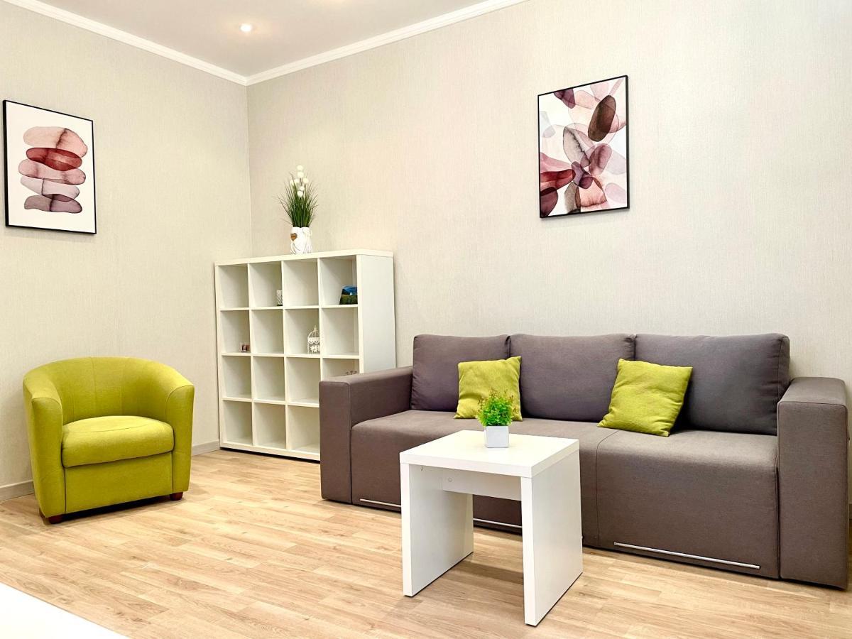Navit Luxury Apartments With Breakfast Near The Railway Station, The City Center And The Park Kijev Kültér fotó
