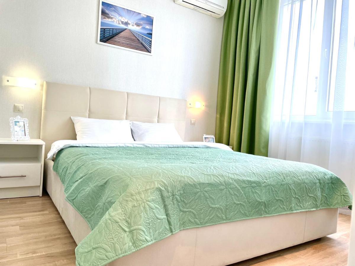Navit Luxury Apartments With Breakfast Near The Railway Station, The City Center And The Park Kijev Kültér fotó