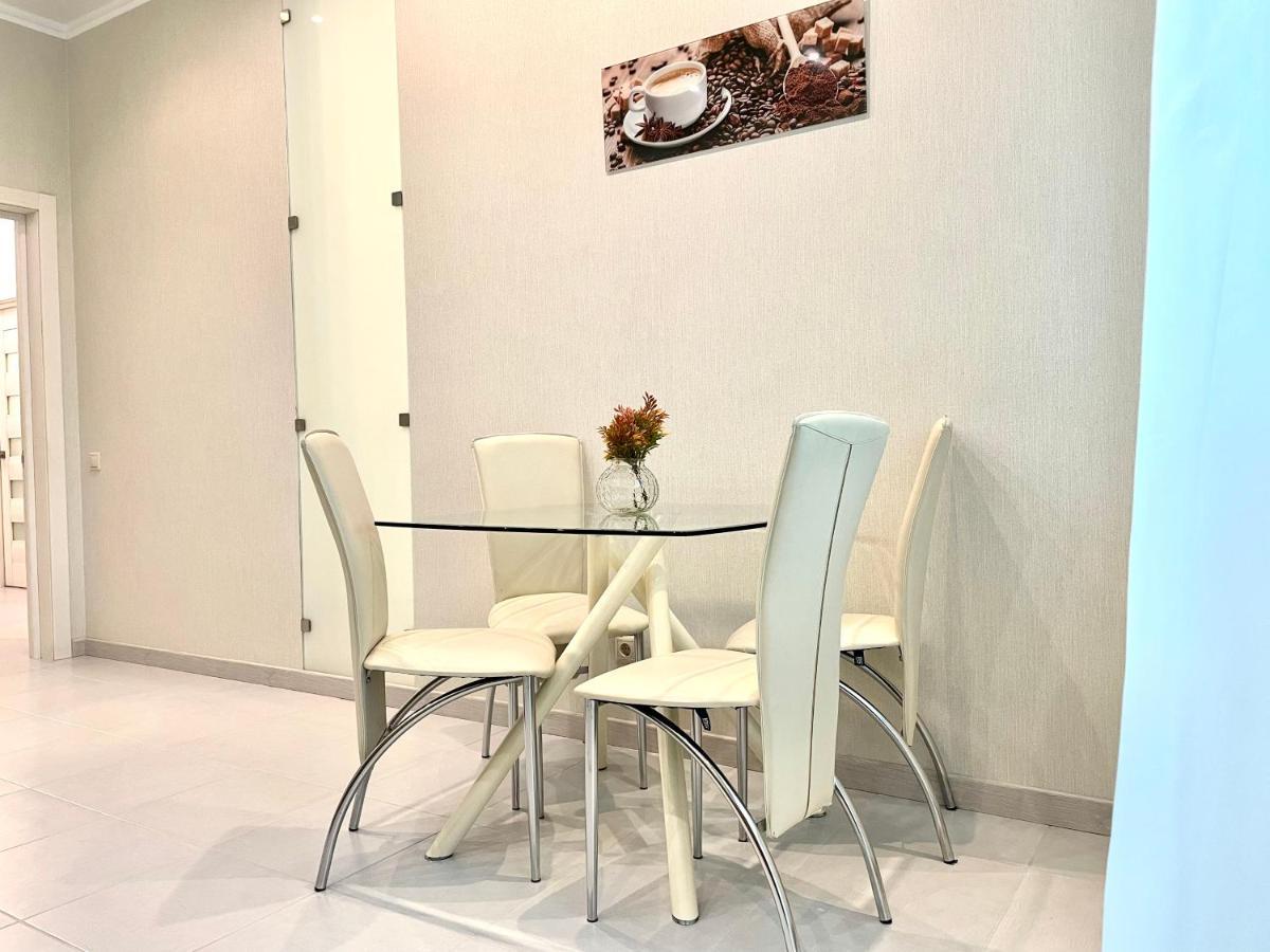 Navit Luxury Apartments With Breakfast Near The Railway Station, The City Center And The Park Kijev Kültér fotó