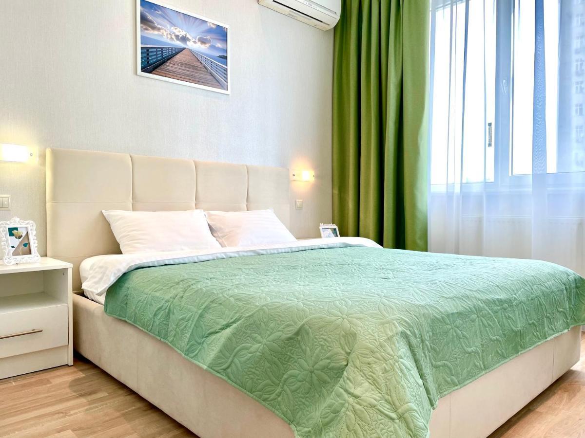 Navit Luxury Apartments With Breakfast Near The Railway Station, The City Center And The Park Kijev Kültér fotó