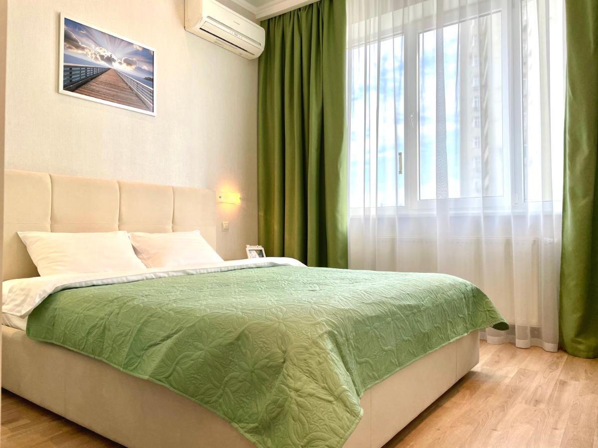 Navit Luxury Apartments With Breakfast Near The Railway Station, The City Center And The Park Kijev Kültér fotó