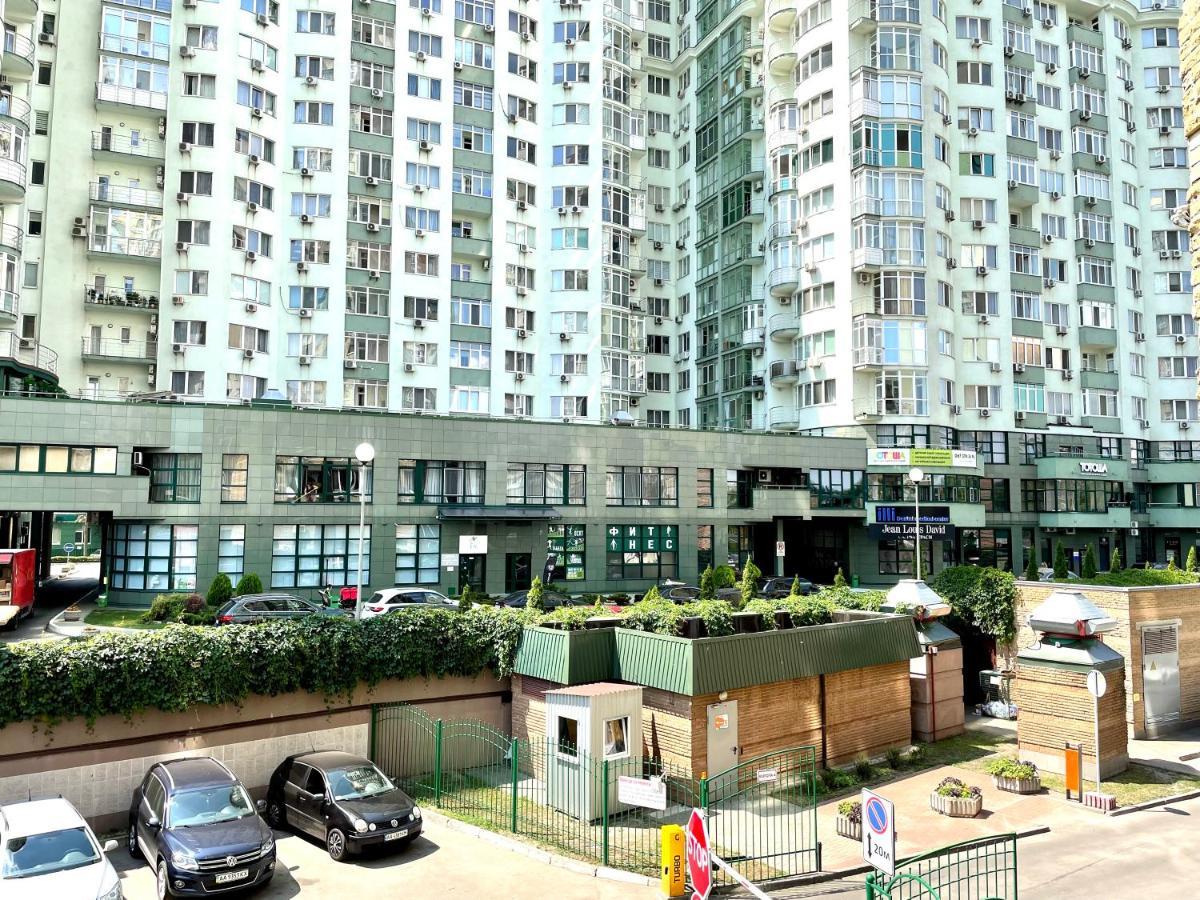 Navit Luxury Apartments With Breakfast Near The Railway Station, The City Center And The Park Kijev Kültér fotó